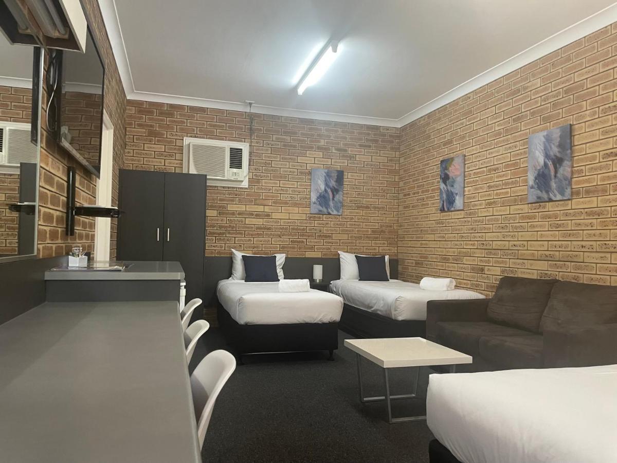 טוומבה Blue Violet Motor Inn מראה חיצוני תמונה