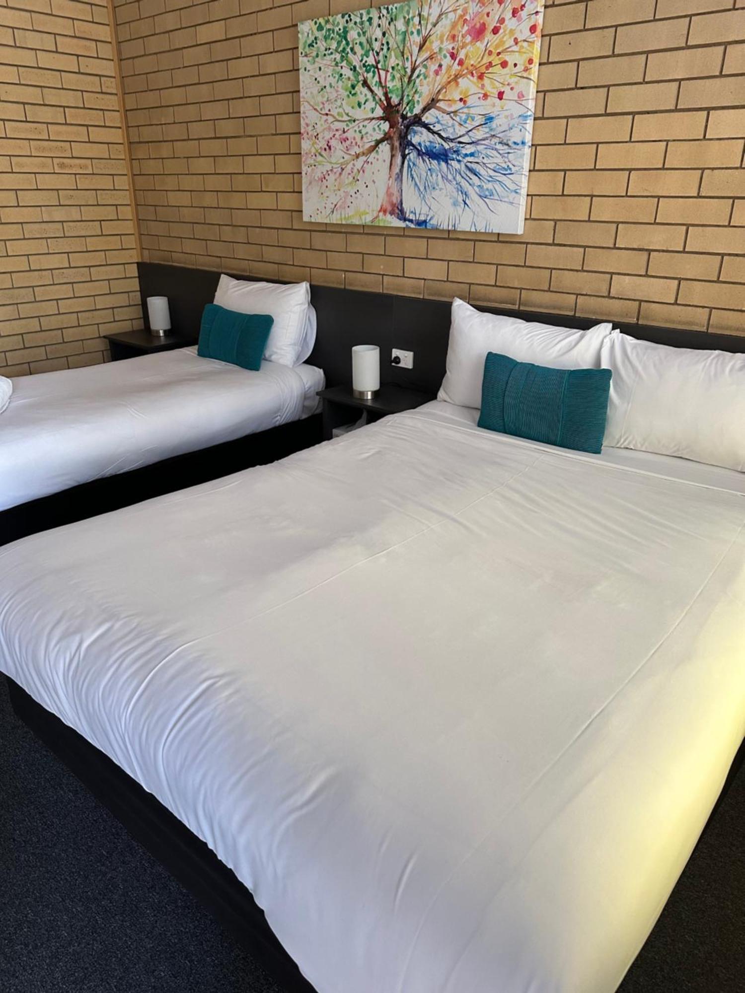 טוומבה Blue Violet Motor Inn מראה חיצוני תמונה
