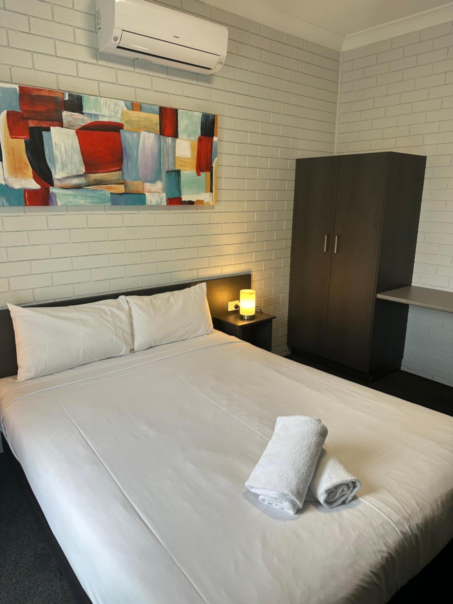 טוומבה Blue Violet Motor Inn מראה חיצוני תמונה