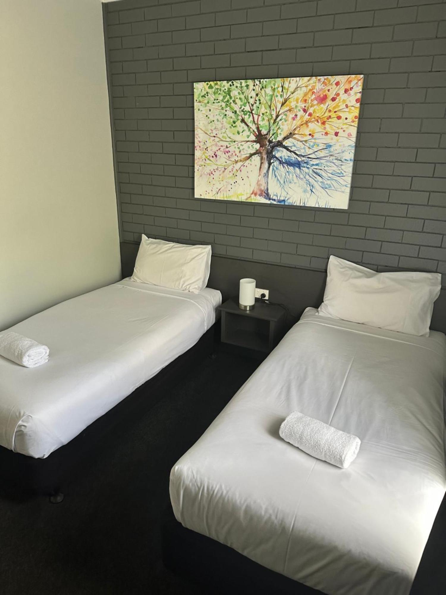 טוומבה Blue Violet Motor Inn מראה חיצוני תמונה