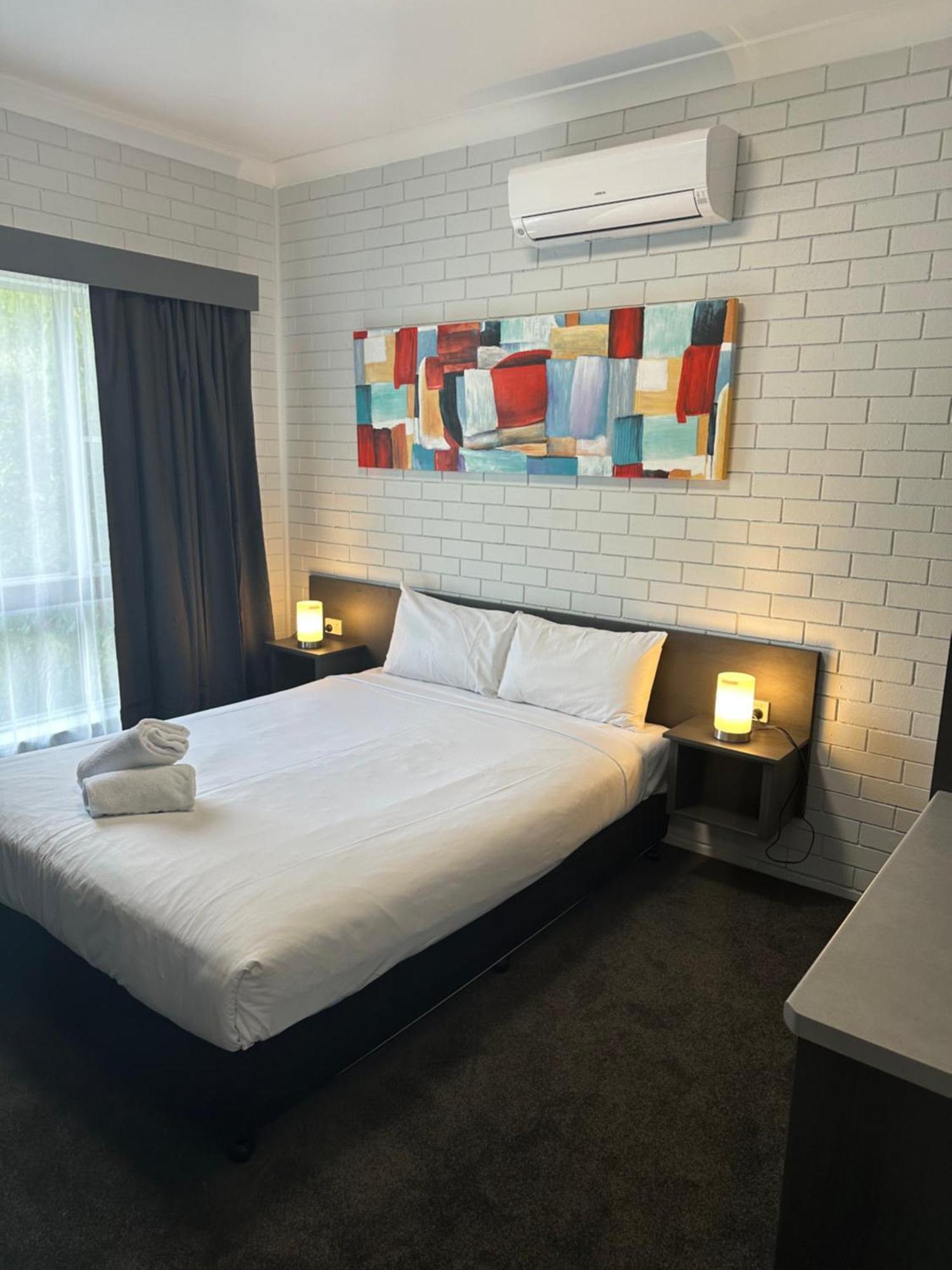 טוומבה Blue Violet Motor Inn מראה חיצוני תמונה
