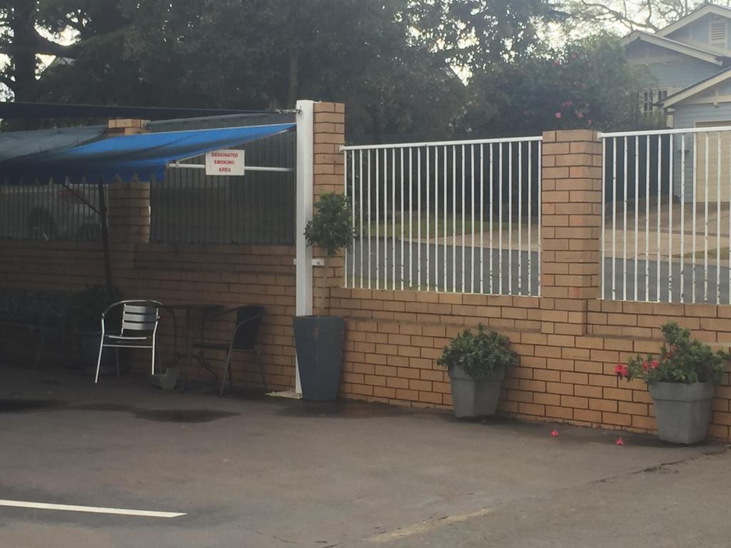 טוומבה Blue Violet Motor Inn מראה חיצוני תמונה