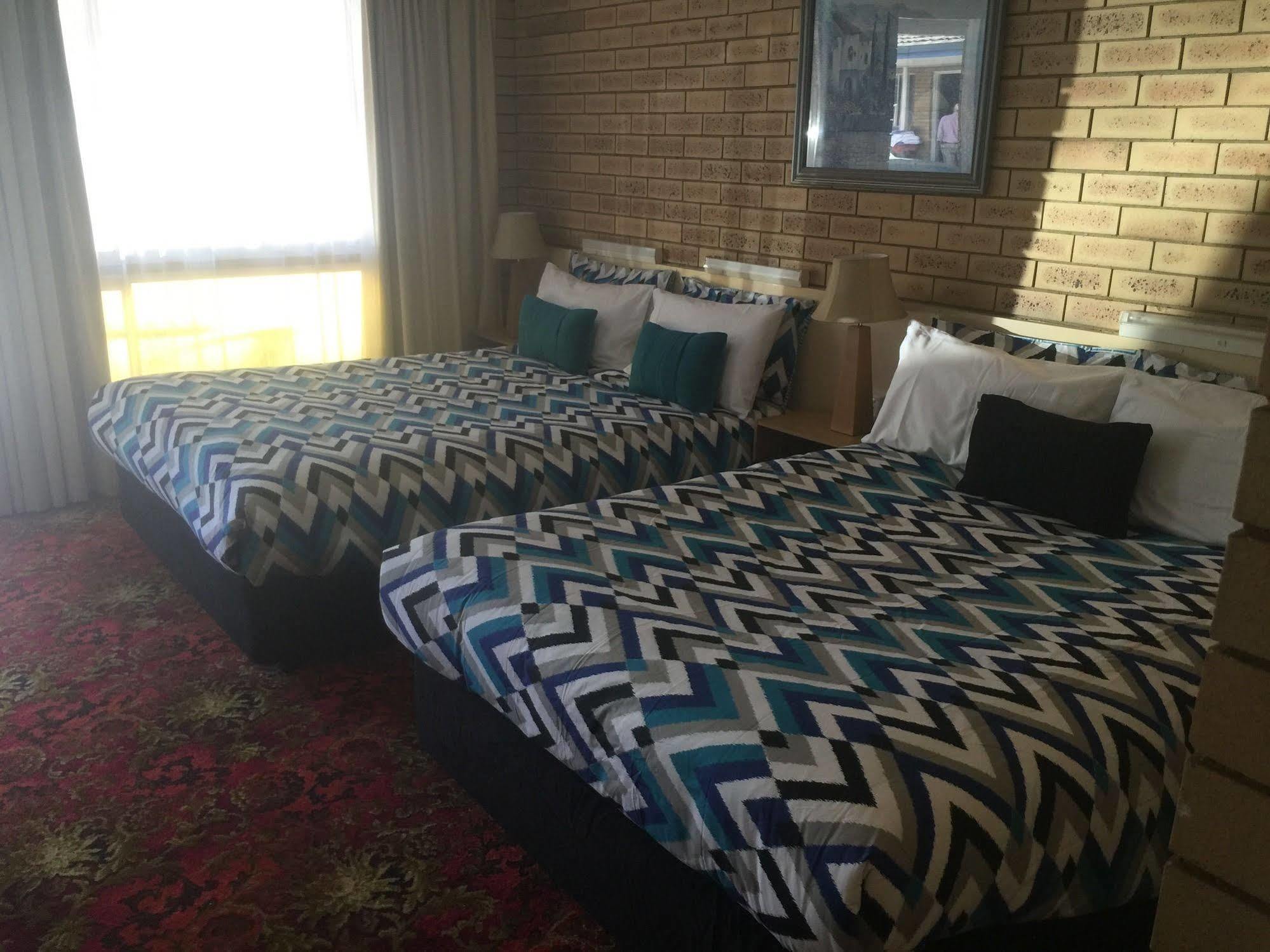 טוומבה Blue Violet Motor Inn מראה חיצוני תמונה