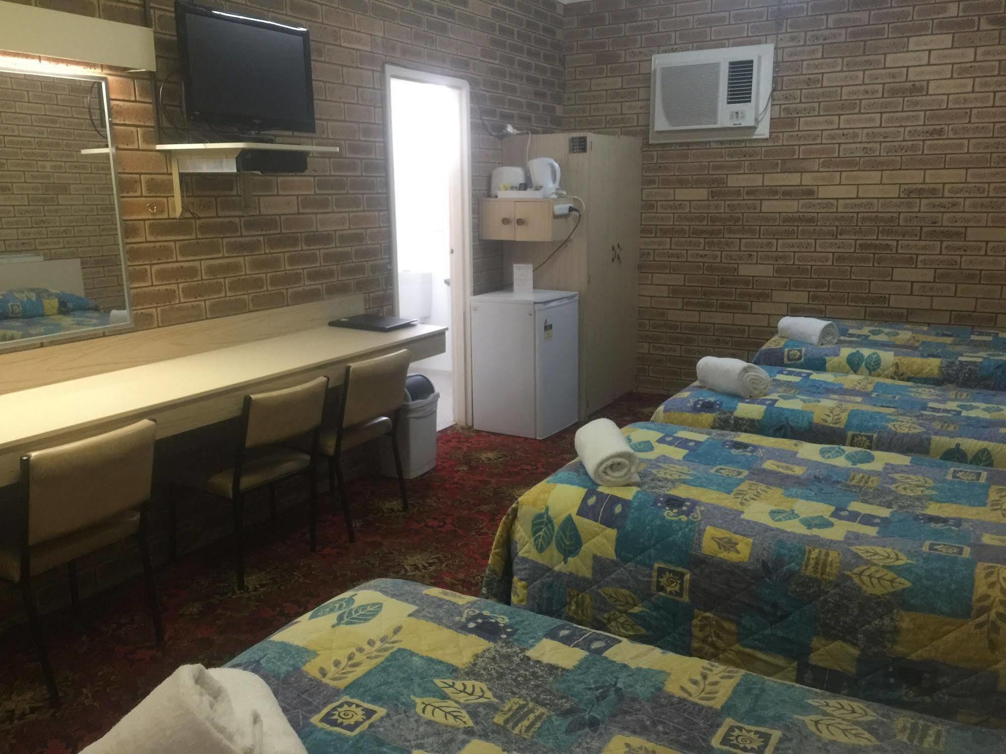 טוומבה Blue Violet Motor Inn מראה חיצוני תמונה